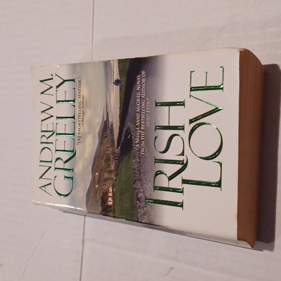 $4 Add-on "Irish Love" by Andrew M. Greeley - Paperback Novel - Picture 1 of 7
